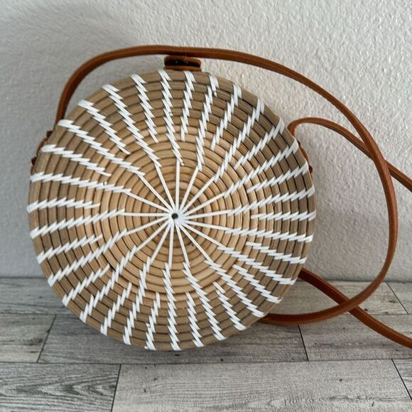 Woven Rattan Canteen Crossbody Bag NWOT - Picture 2 of 6